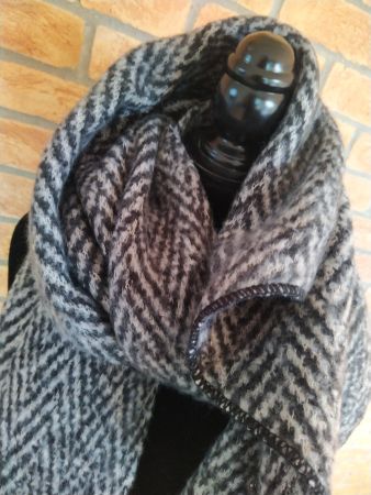 Schal in schwarz/beige