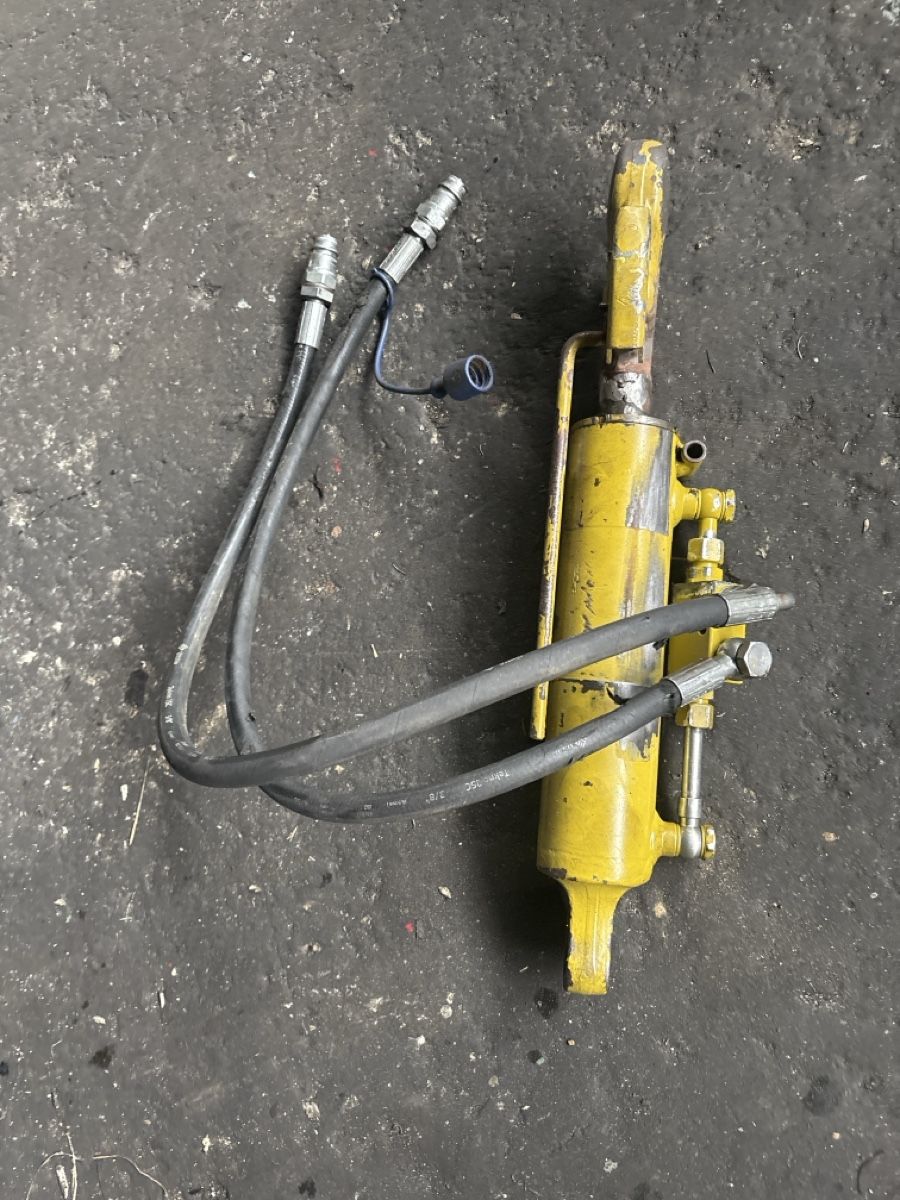 Tracteurs: Hydraulischer Oberlenker Walterscheid – D'occasion à Hendschiken par unita2000