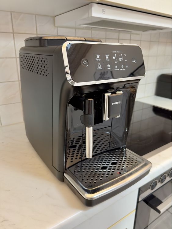 Neuwertige Kaffeemaschine Philips Kaffeevollautomat 2200 Kaufen auf Ricardo