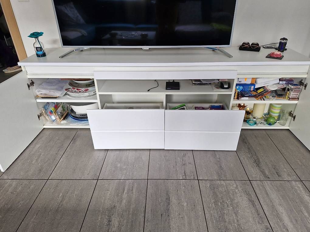 Mobili TV: Mobile TV con LED e speaker + tavolino – Usato da Giubiasco venduto da acbelli 1