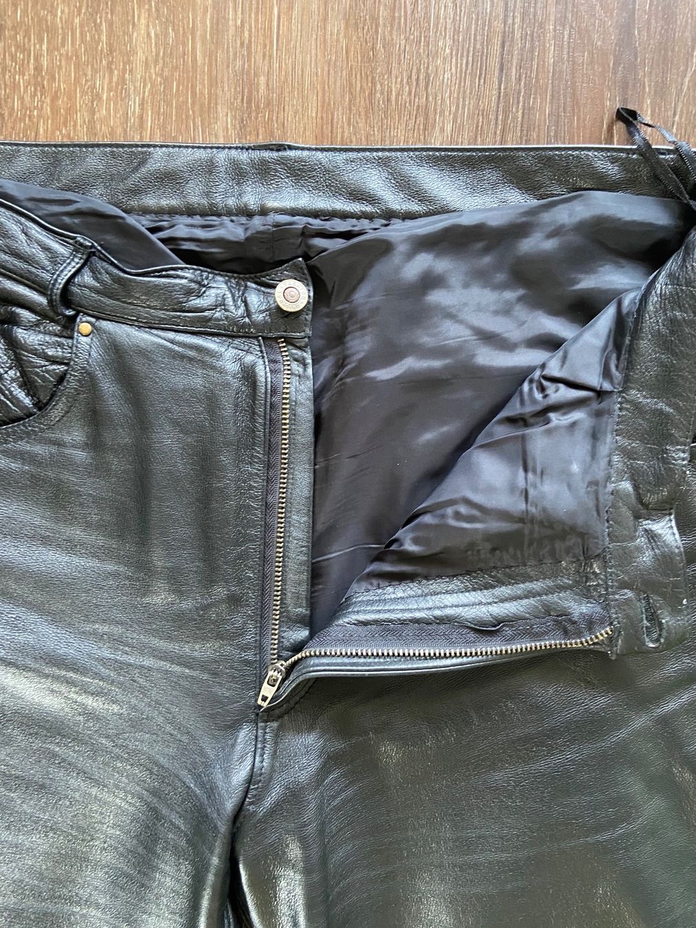Pantaloni: Lederhose für Damen – Usato da Muttenz venduto da bargain_hunter 1