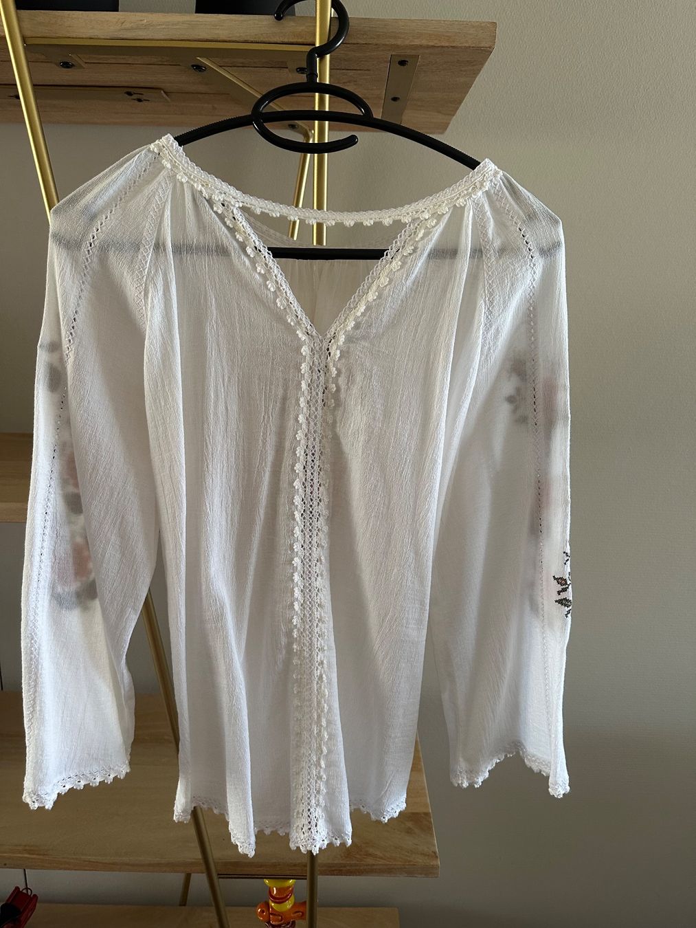Chemisiers: Handbestickte Bluse XS – D'occasion à Zürich par anyka 1