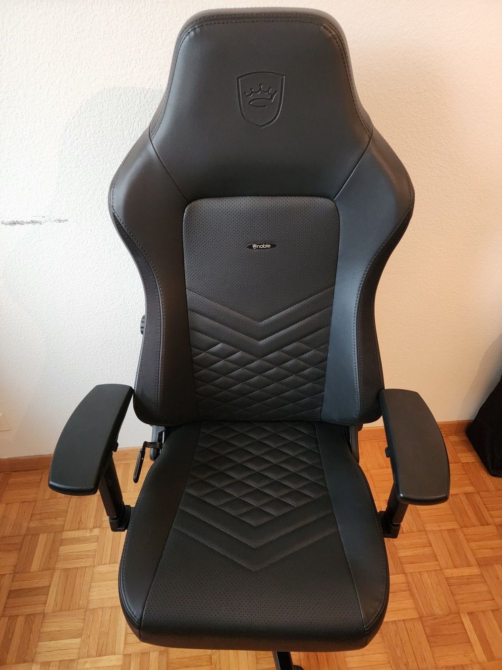 Noblechairs Sedie: Noble Chairs HERO Black – Nuovo (secondo la descrizione) da Steinmaur venduto da rica_silva 1