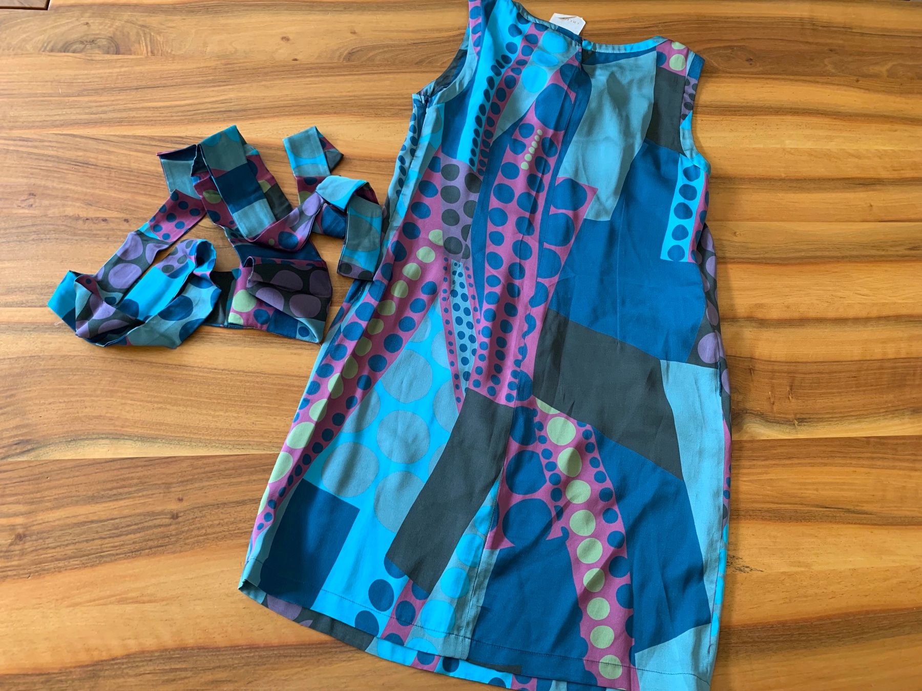 Kleider: iBlues 100% Seidenkleid mit extra Bindegürtel Gr. 36 **NEU** – Neu (gemäss Beschreibung) aus Meiringen von tonicandgin 3