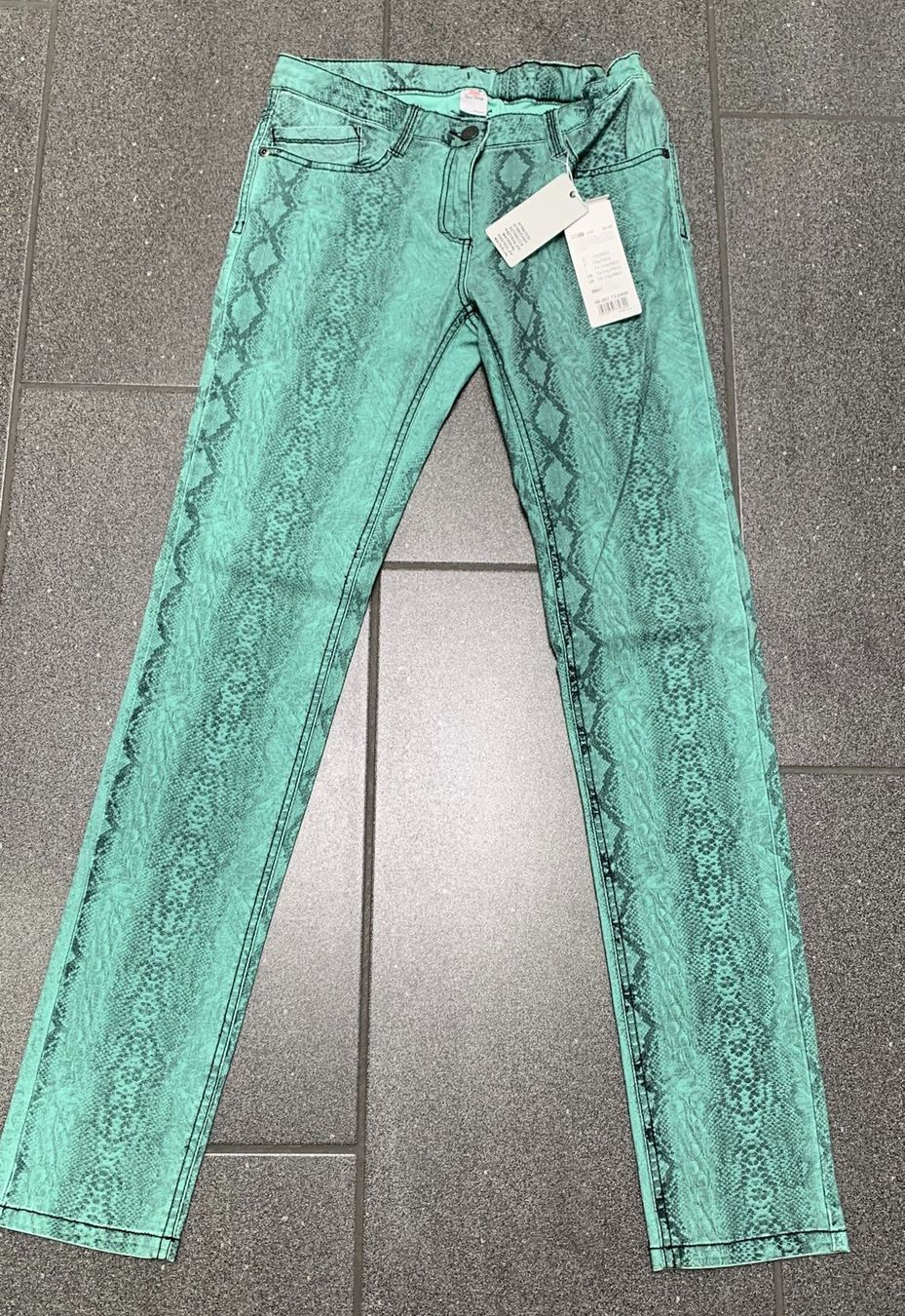 S.Oliver Pantaloni: S.Oliver-Jeans, Gr. 170, nagelneu – Nuovo e nell'imballaggio originale da Hünenberg See venduto da spartakus02