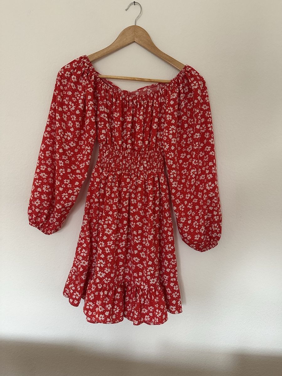 Kleider: Rotes Sommerkleid mit Blumenmuster – Gebraucht aus Stäfa von buecher10 1