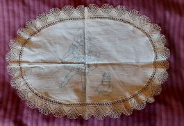 antikes Spitzen-Deckeli mit Mädchen-Motiv zum Besticken
