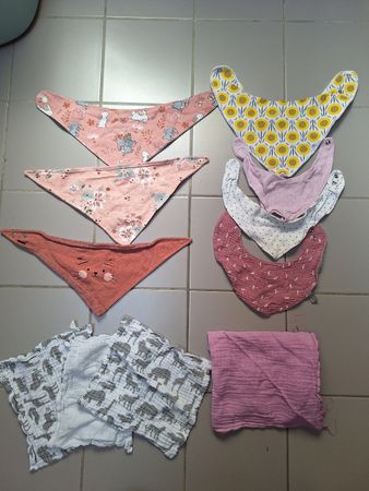 7 Sabberlätzli und 4 Nuschi