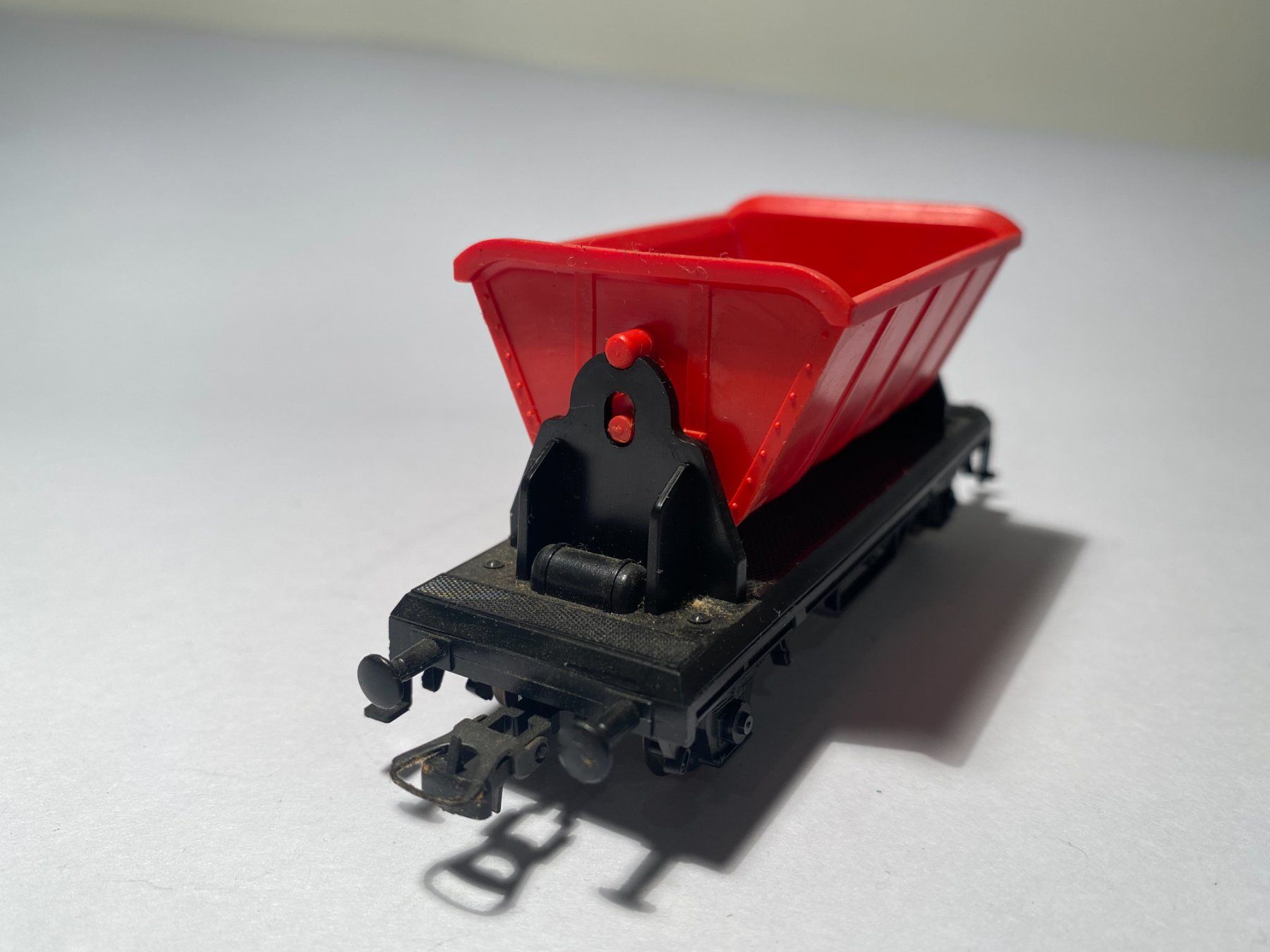 Roco Modellini di ferrovie: ROCO, Loorenwagen rot, DC Achsen – Usato da Buchrain venduto da Modellbahn11 2
