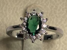 Bague classique émeraude et halo de brillants ✨