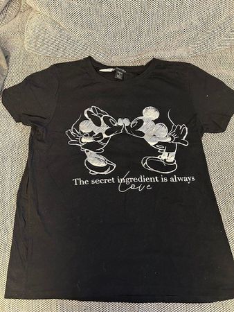 A vendre tee-shirt minnie et mickey pour femme neuf