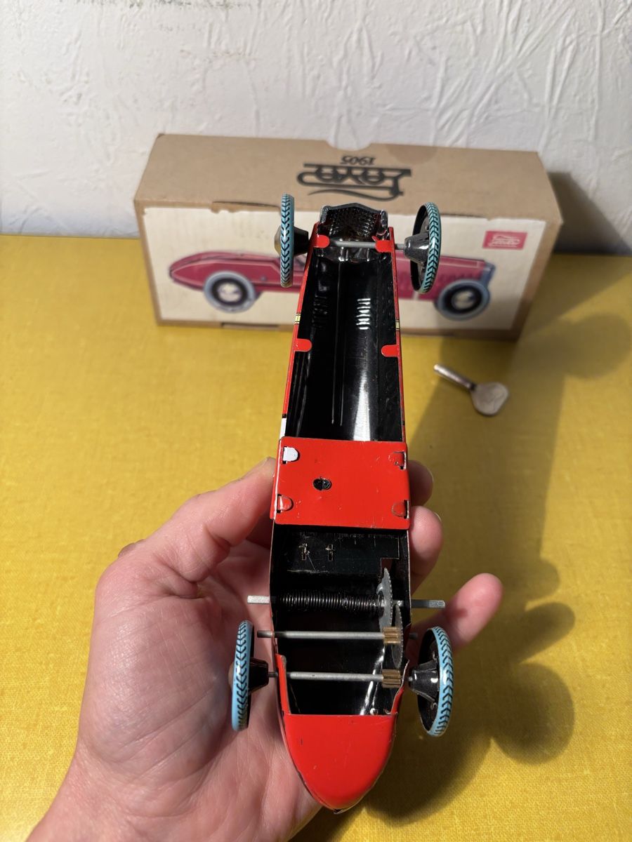 Giocattoli: Blechspielzeug Auto mit Originalverpackung – Usato da Brugg AG venduto da corkycanada 3