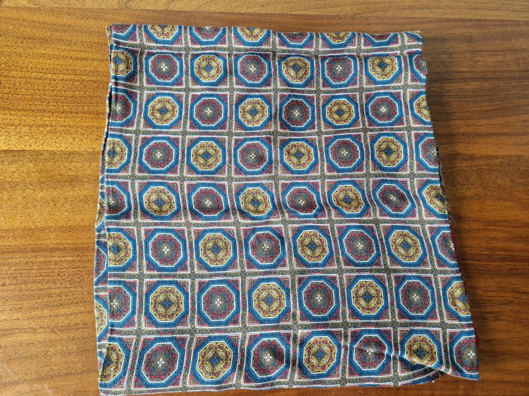 Schals: Schal gemustert mit Fransen rot blau – Gebraucht aus Bern von Antikbatik 3