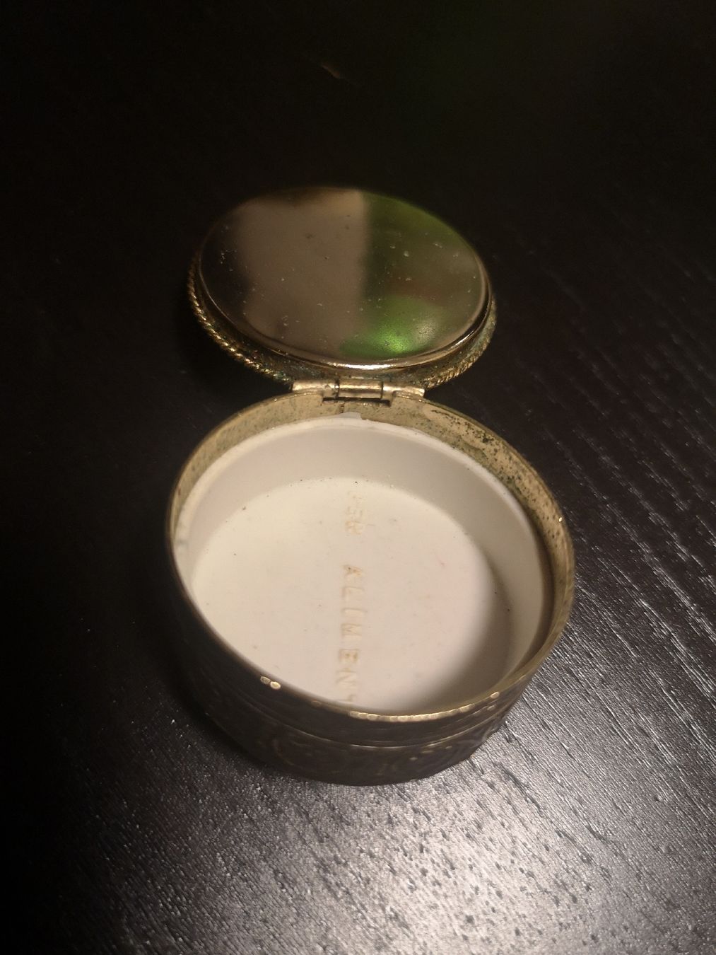 Sonstige Kosmetik & Pflege: die kleine Dose eignet sich für Pillen oder Schmuck   – Gebraucht aus Dietikon von aro_mr6l 1