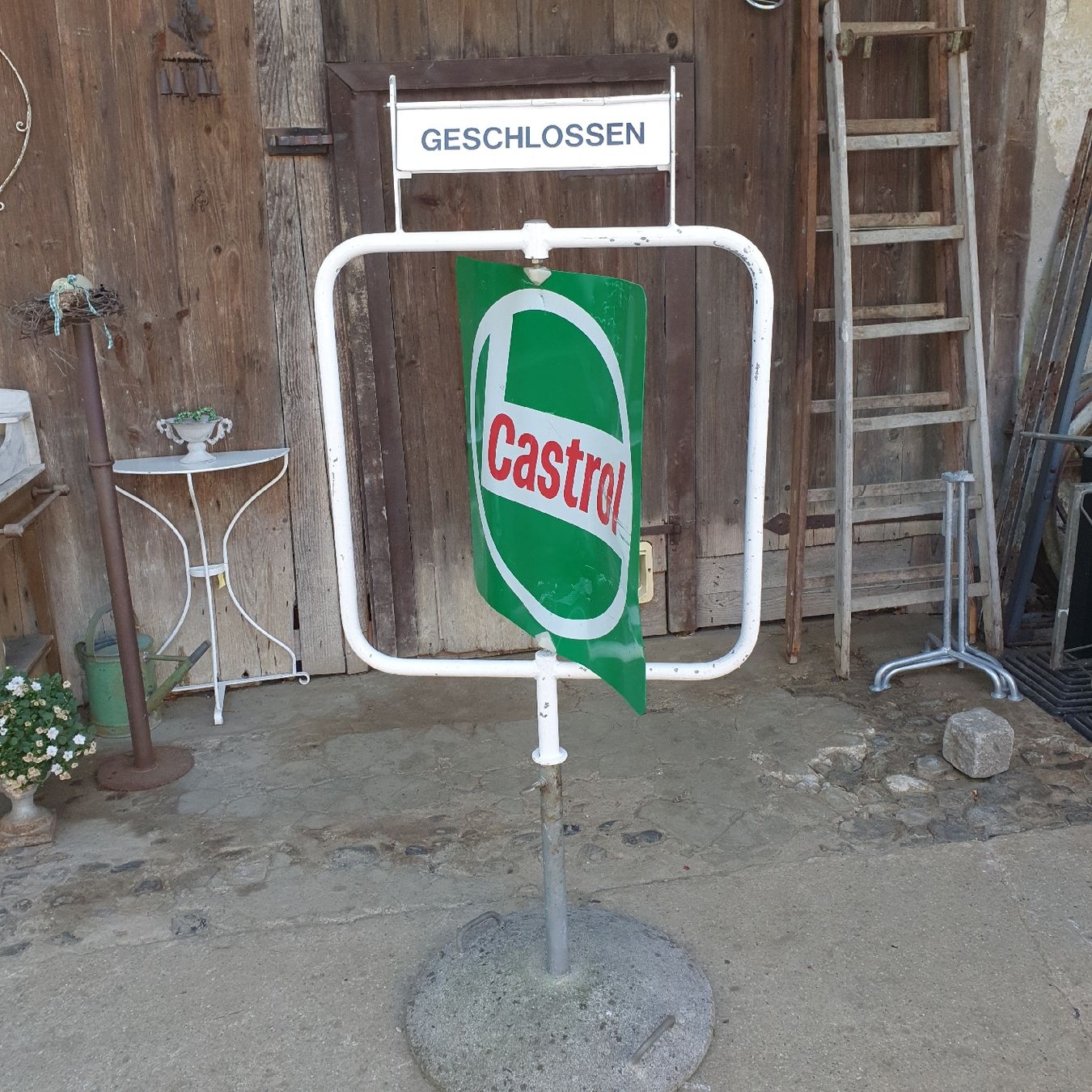 Castrol Schilder: Castrol Tankstelle Benzin Schild – Gebraucht aus Uesslingen von 1Atelier 1