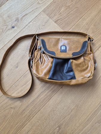 Schöne Umhängetasche in Cognac-Dunkelbraun