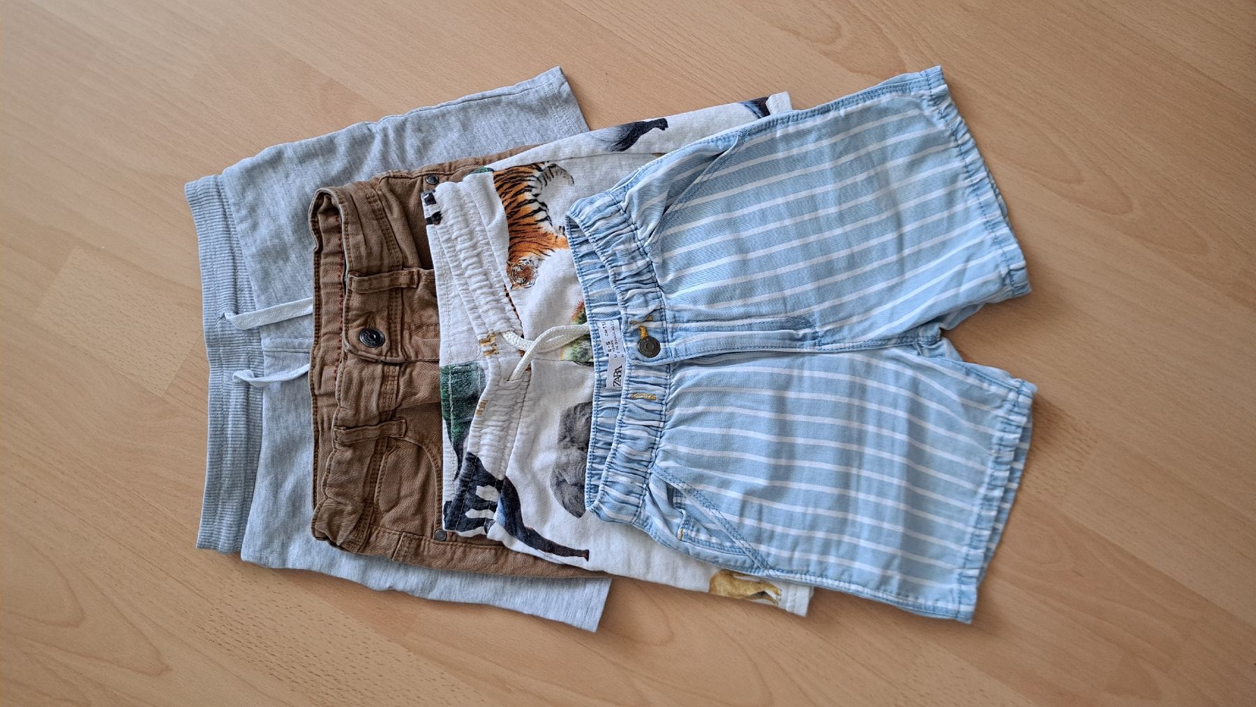 H&M Lotti & Set di vestiti: Boys Pants and Shorts 4 5 years – Usato da Thun venduto da tan_2kvt 6
