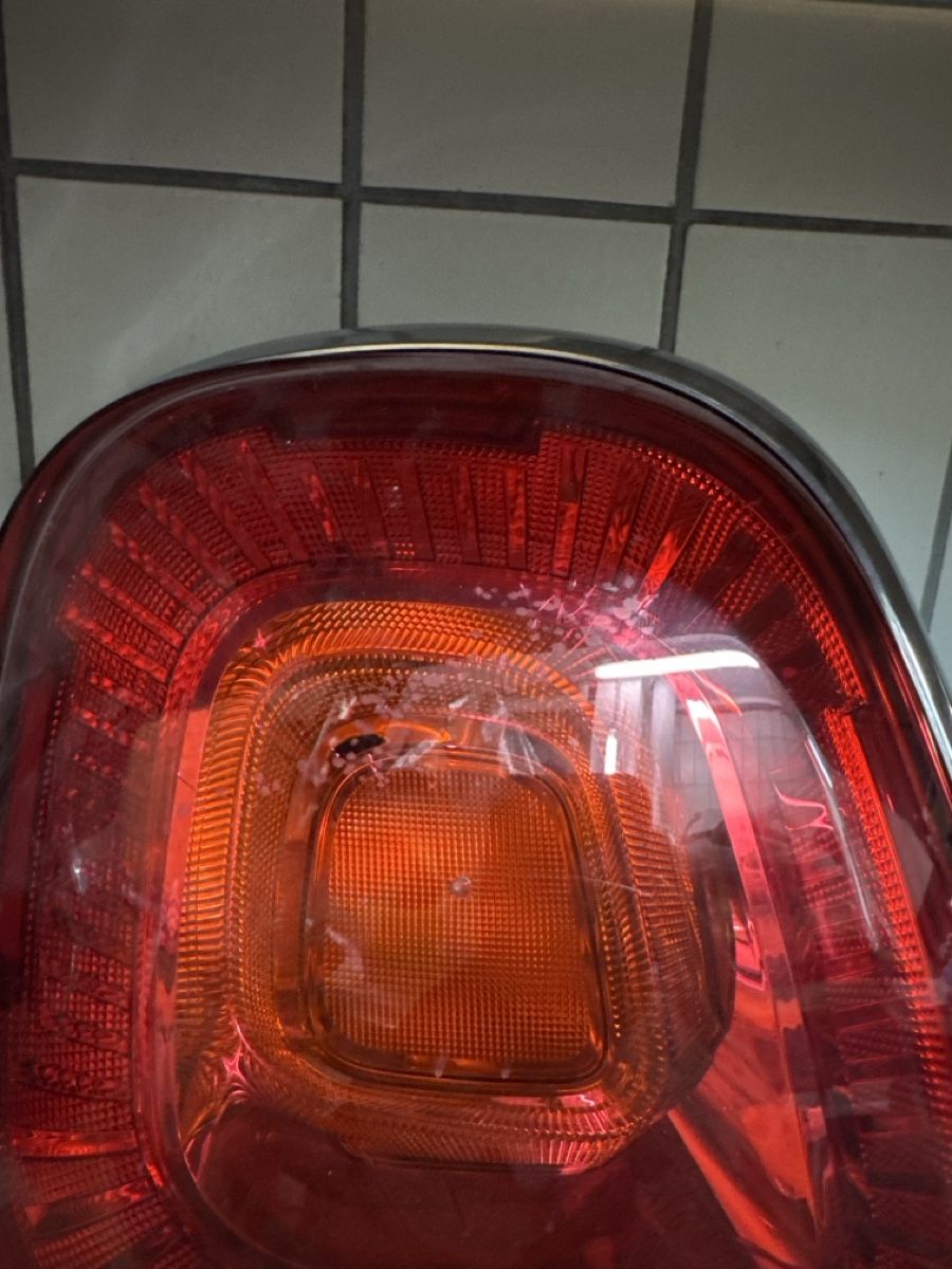 Fiat Tutti pezzi di ricambio auto: Heckleuchte links Fiat 500X – Usato da Zürich venduto da but_2gsm 1