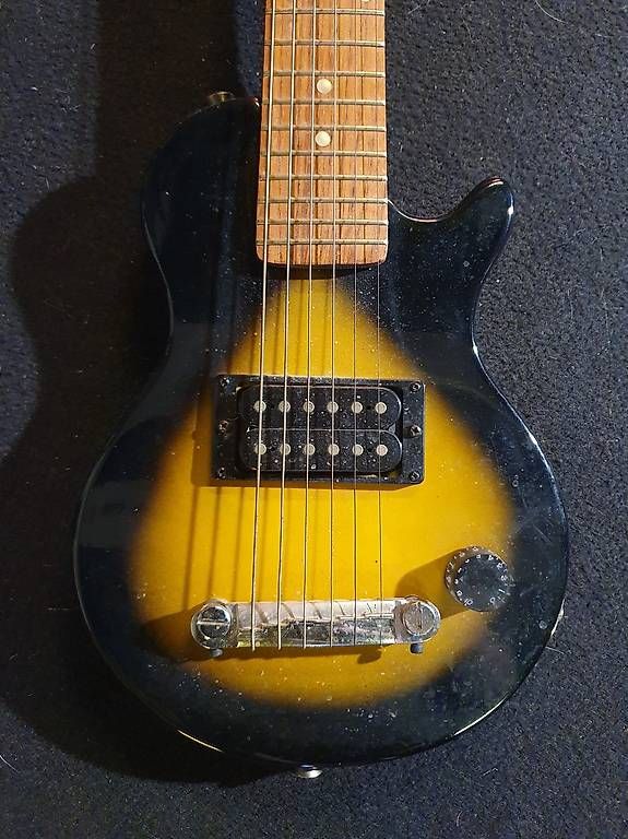 Musikinstrumente: Epiphone Les Paul Pee Wee Mini E-Gitarre – Gebraucht aus Zufikon von mronioon 1