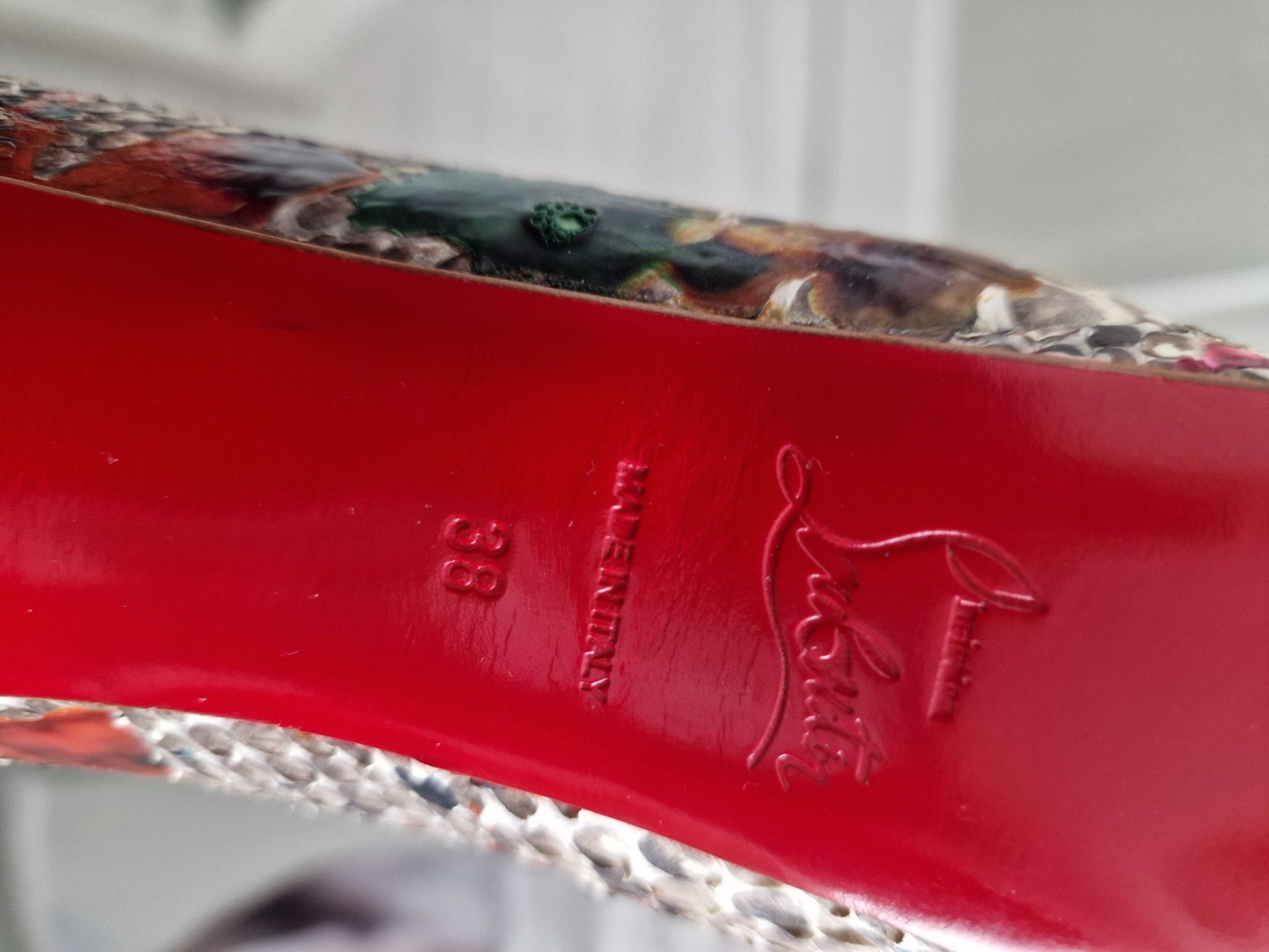 Christian Louboutin Chaussures femmes: Escarpins Louboutin Python Carnaval – D'occasion à Thônex par mar_k9n5 2