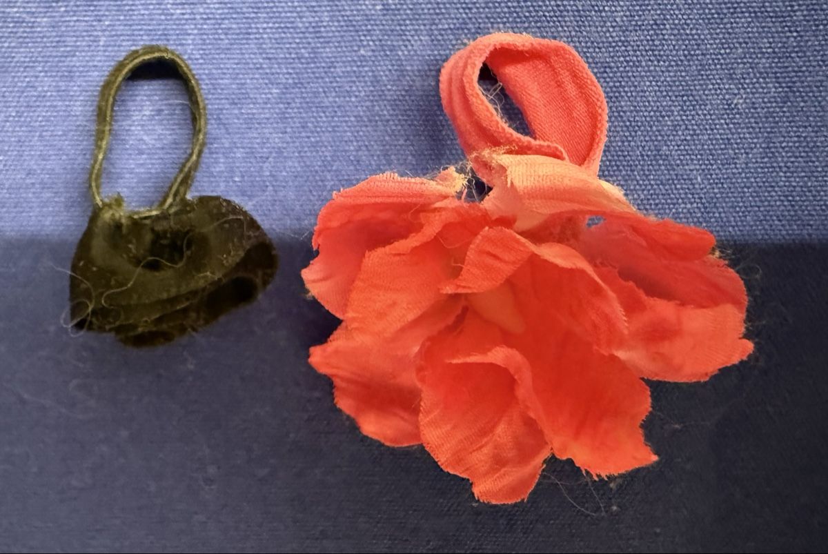 Tutte le decorazioni: 2 Stoffringe, 1xRosen, 1xHibiskus, oder Deko – Usato da Lyss venduto da Sibella56 1