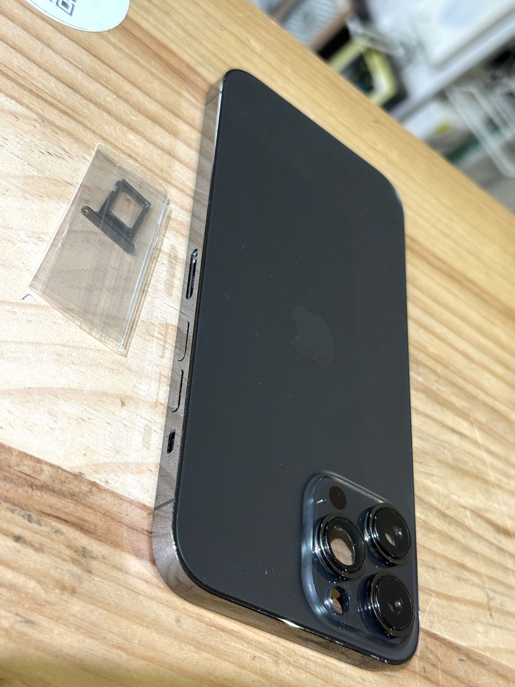 Apple Telefoni cellulari / Smartphones: Châssis vide iPhone 13 Pro Max Graphite (Origine Demonté) – Usato da Morges venduto da DA-repa 3