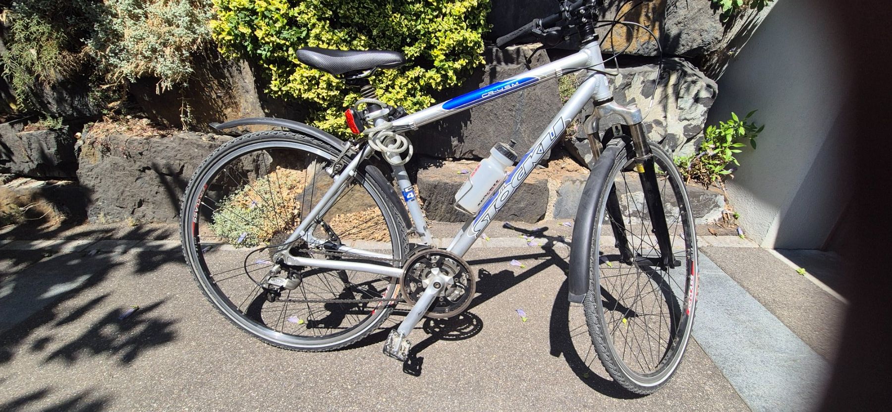 Stöckli Biciclette: Fahrrad silber mit blauen Akzenten – Usato da Kloten venduto da WMG
