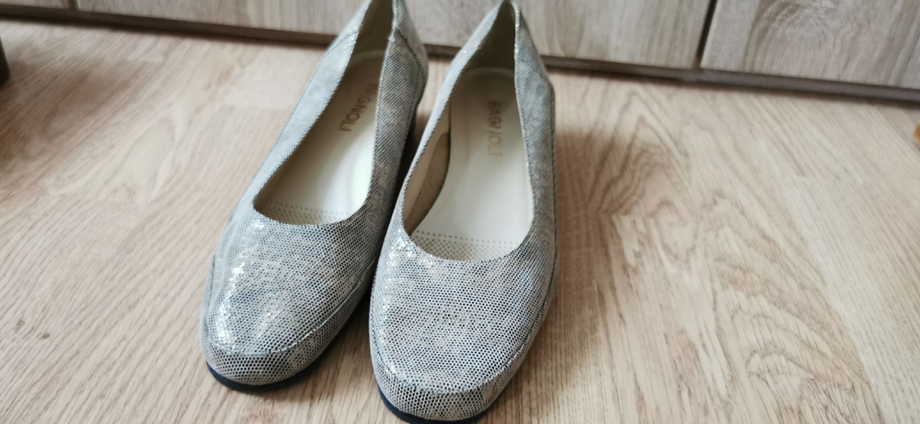 Scarpe da donna: Bagnoli Damen Schuhe Gr 40 – Usato da Schlieren venduto da vlalif