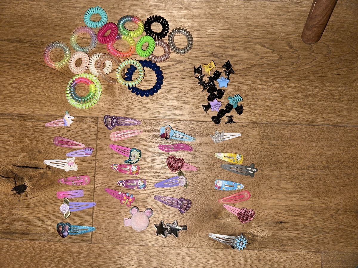 Accessori per capelli: Lot élastique et pinces à cheveux filles – Usato da Montreux venduto da canori