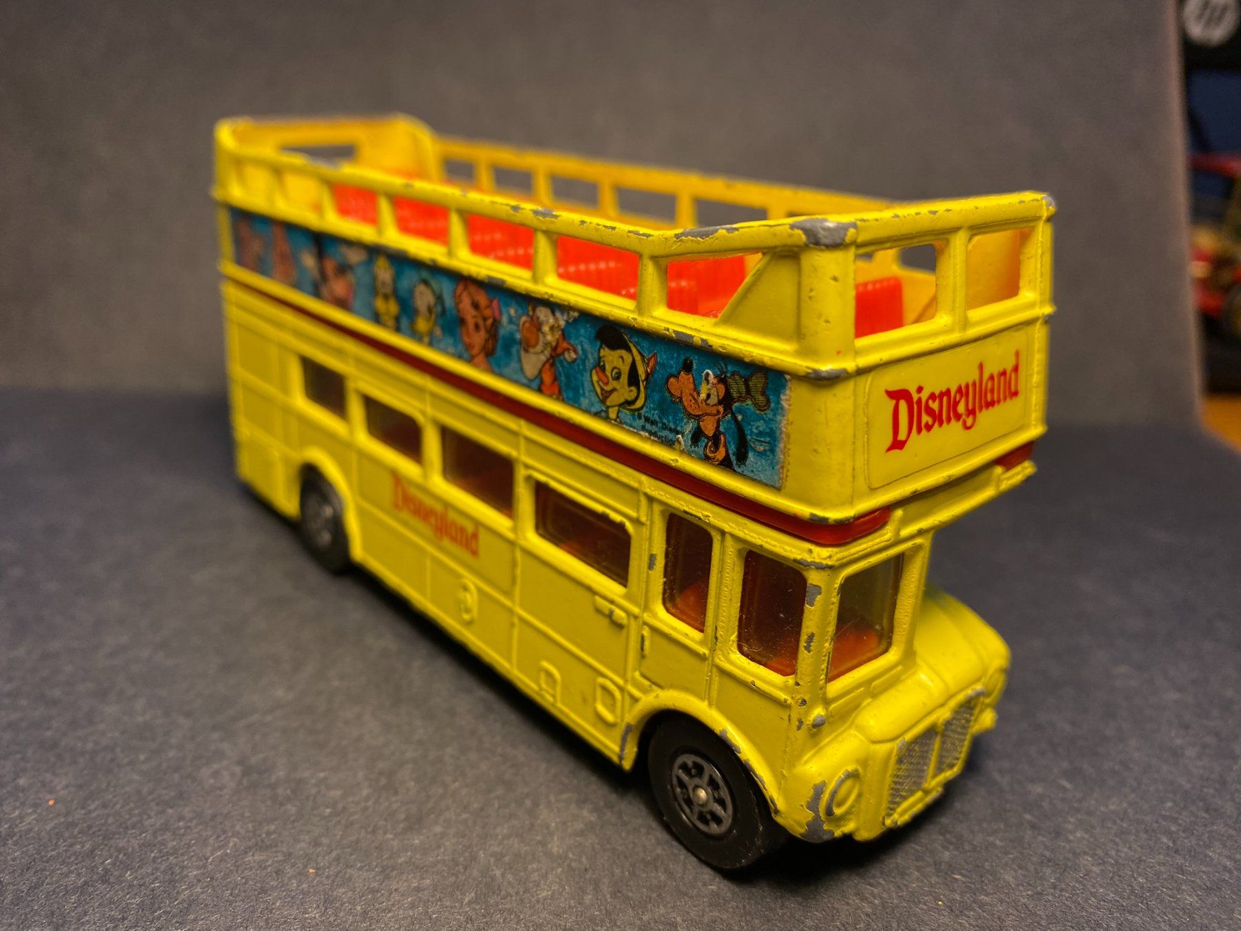 Corgi Toys Modellautos: London Bus Routemaster Disneyland – Gebraucht aus Spiez von Mlandcruiser 3