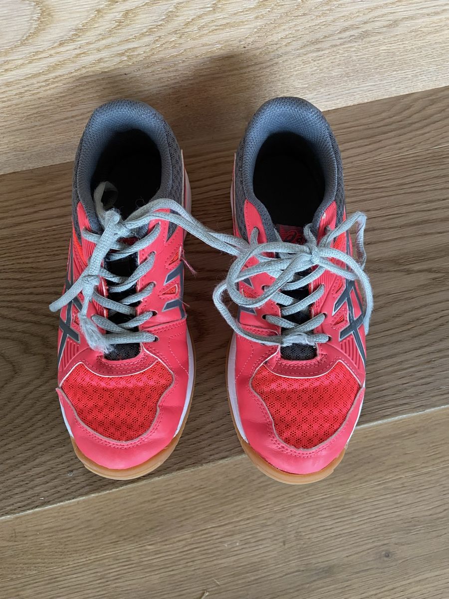 Asics Scarpe per ragazzi: Schuhe asics Gr. 33.5 – Usato da Lützelflüh-Goldb venduto da N.H. 2
