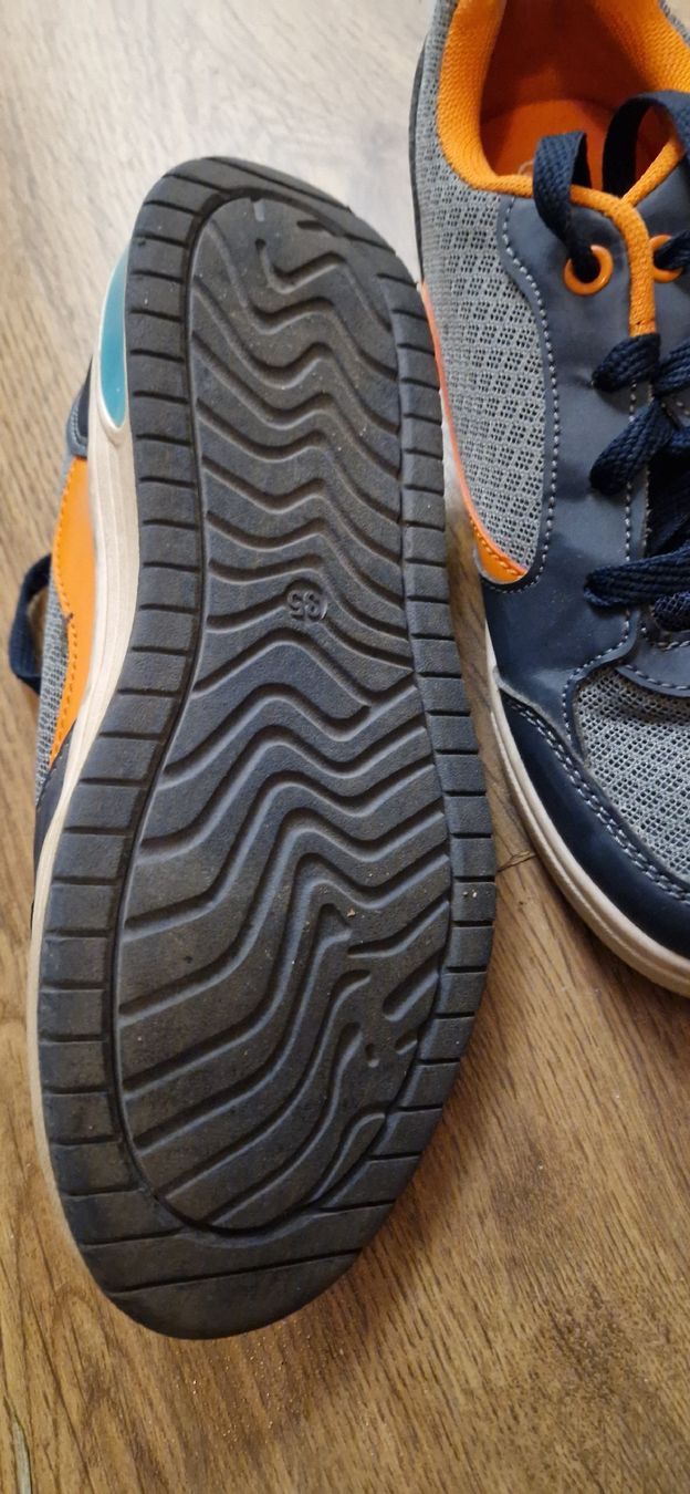 Herrenschuhe: Coole Blinkeschuhe Gr. 35 – Gebraucht aus Fällanden von Stern722 2