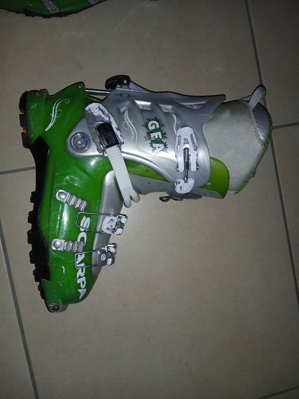 Scarpe da donna: Chaussures de ski Scarpa Gea, taille 25.5 – Usato da Botyre (Ayent) venduto da cor_ly2t