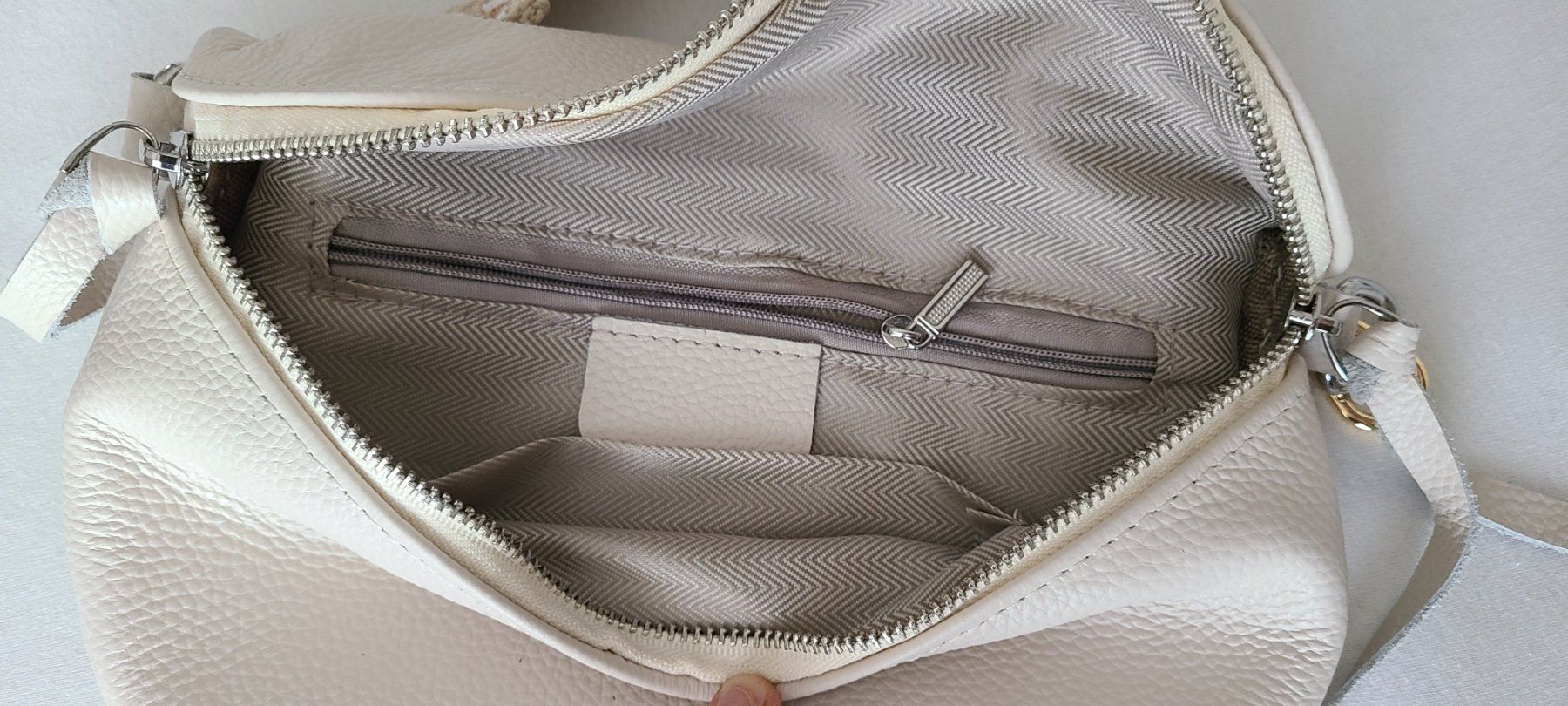 Sacs femmes: Bauchtasche aus Leder – D'occasion à Basel par Luzora 1
