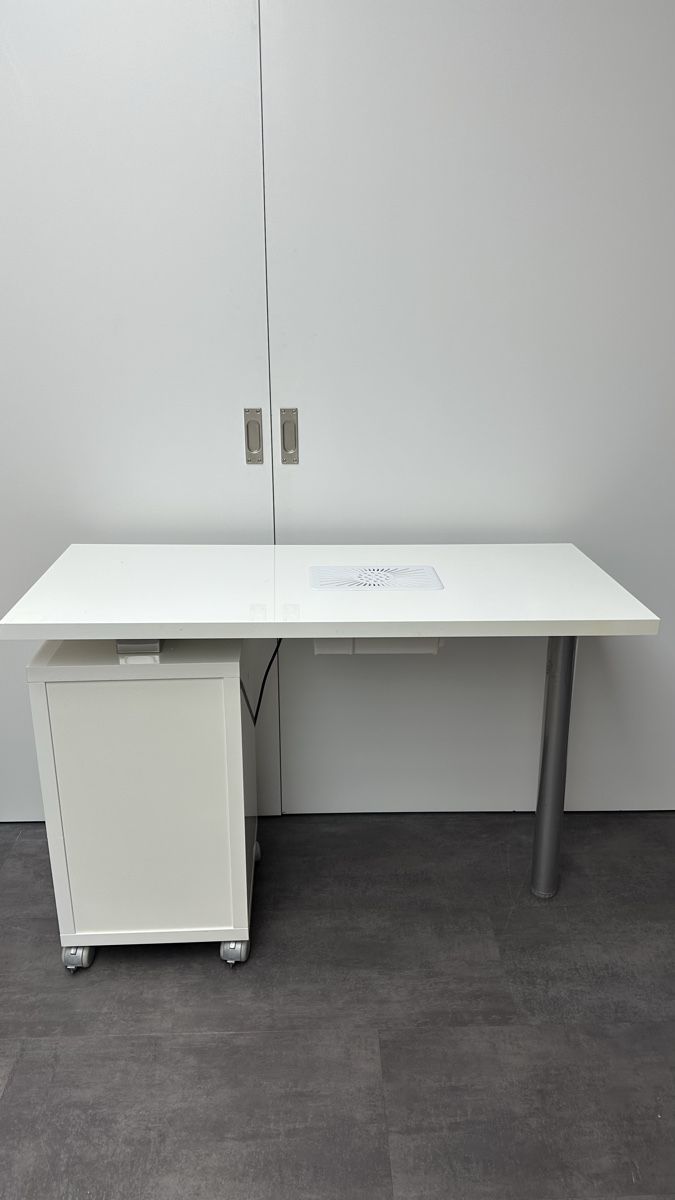 Tables: Maniküre Tisch mit Absaugung – D'occasion à Hünenberg See par Lexi-777 4