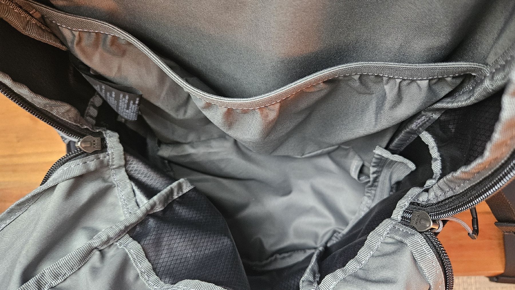 Jack Wolfskin Zaini: Jack Wolfskin Rucksack 22l mit Regenhülle – Nuovo (secondo la descrizione) da Schaffhausen venduto da apa_7xt7 5