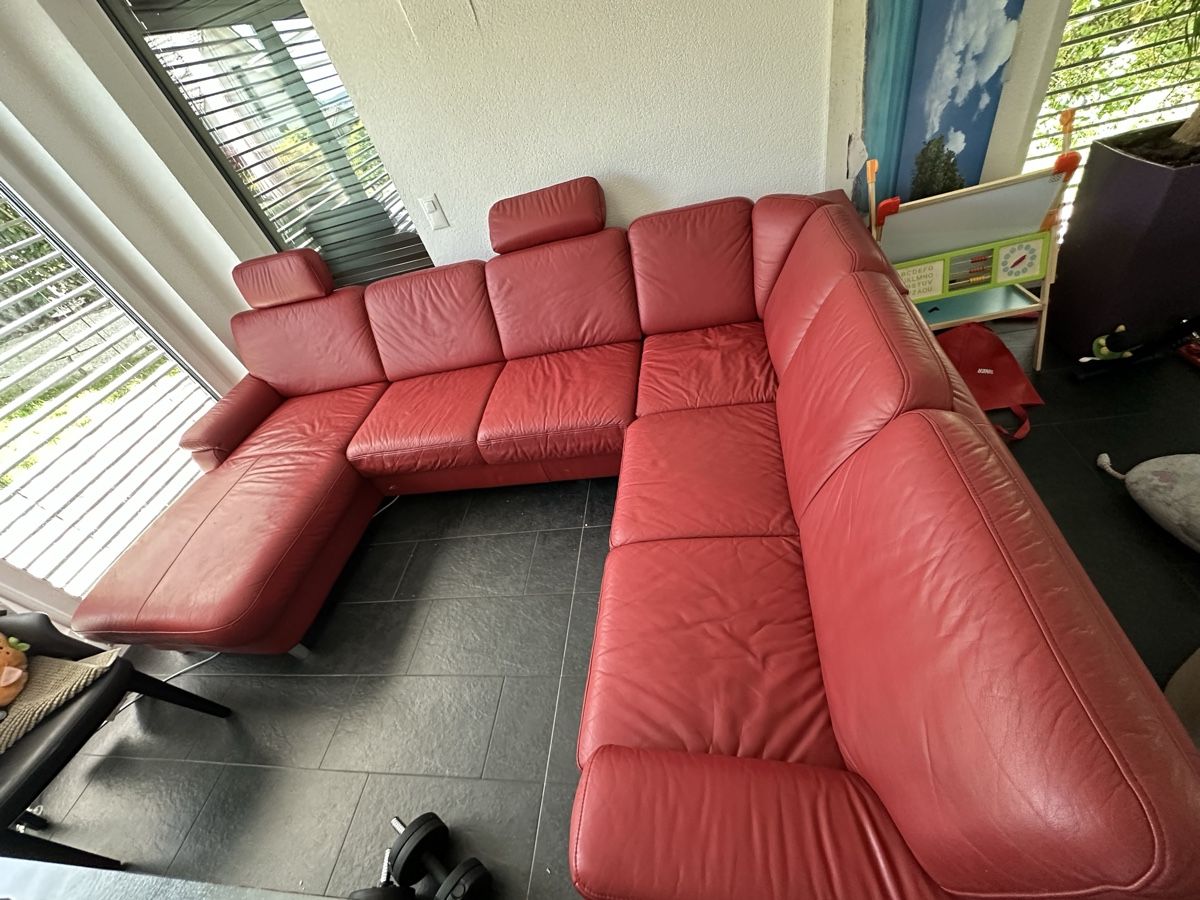 Divani: Red Leather Corner Sofa - Excellent Condition  – Usato da Oensingen venduto da E-Sell 1