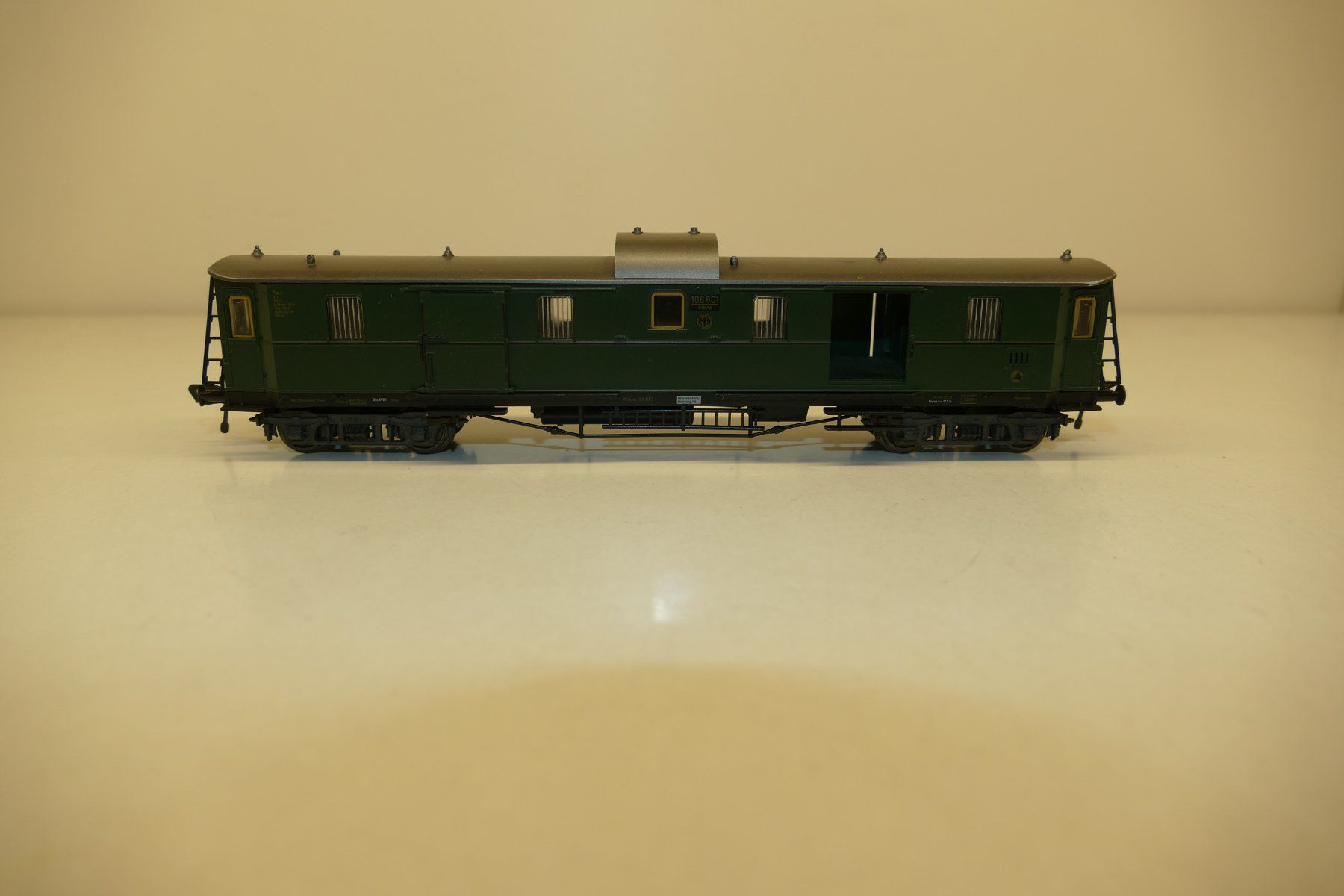 Fleischmann Modellini di ferrovie: Fleischmann H0: DR Gepäckwagen – Usato da Niederhasli venduto da rail-duerst 3