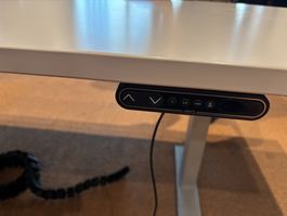 Bürotisch elektrisch höhenverstellbar (Sitz-/Stehtisch)