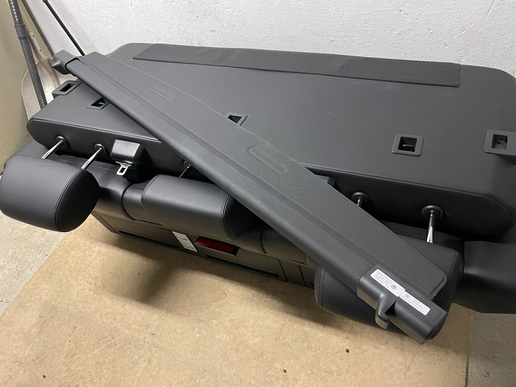 VW Alle Autoersatzteile: VW T6, VW T6.1 Kofferraumabdeckung – Gebraucht aus Islikon von Franzz