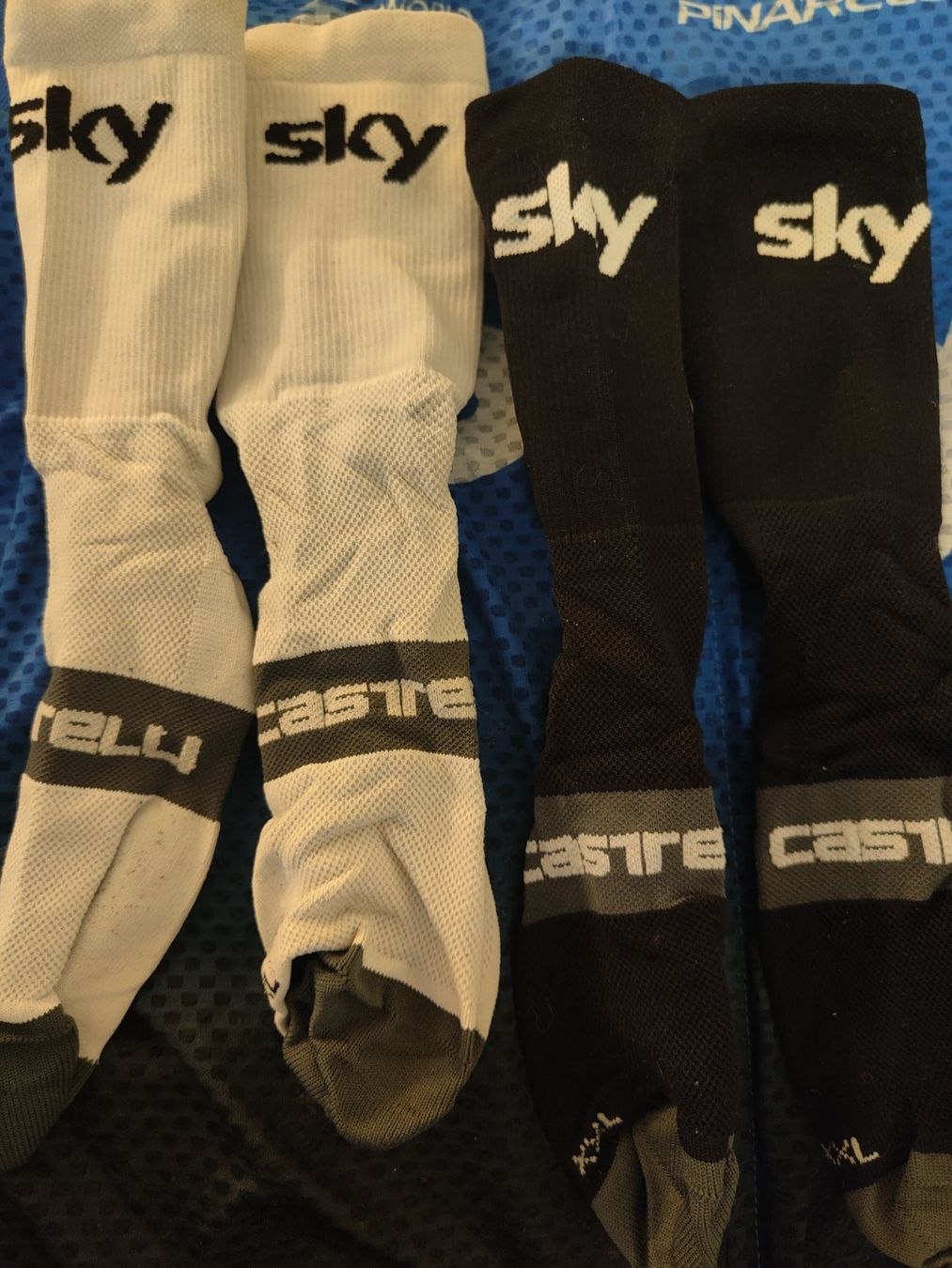 Castelli Leibchen & Hosen: Team Sky Trikot + Socken – Gebraucht aus Silenen von guinness92 3