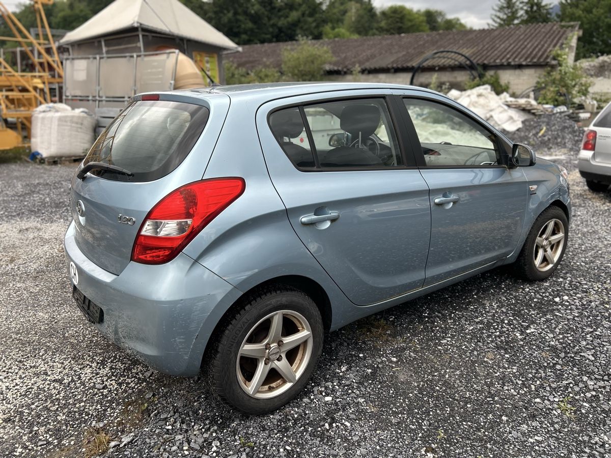 Hyundai Autos: Hyundai i20 1.4 – D'occasion à Sargans par automobilen 3