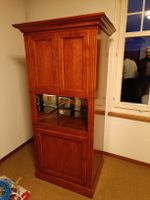 Schöner Vitrinenschrank mit Barfach