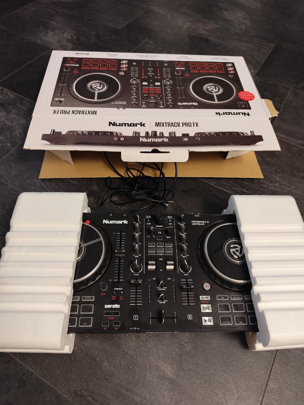 Numark Console di mixaggio: Numark Mixtrack Pro FX neu – Nuovo (secondo la descrizione) da Sissach venduto da Akimbaro 1