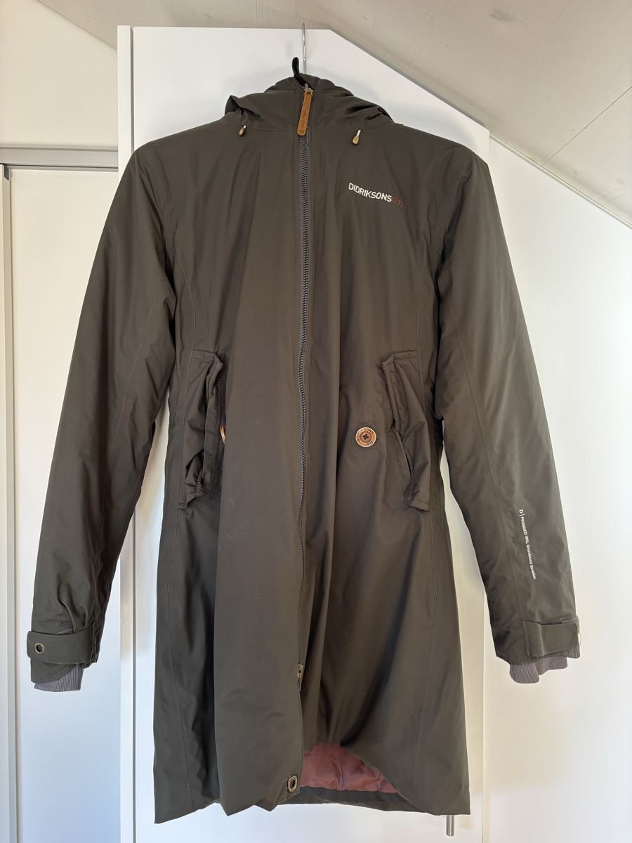 Didriksons Cappotti: Didriksons Wintermantel, Grösse 40 – Nuovo (secondo la descrizione) da Winterthur venduto da sanneagasi