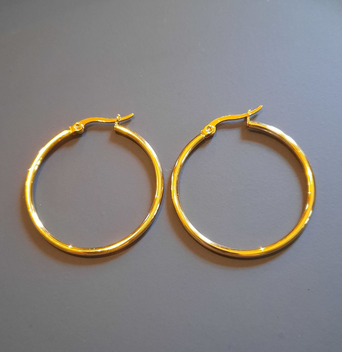 Ohrringe & -stecker: Ohrringe Creolen goldfarben Durchmesser 3cm – Neu (gemäss Beschreibung) aus Uster von sista-esta