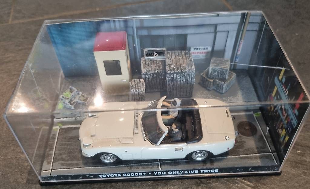 Modellautos: Toyota 2000 GT - James Bond-Diorama – Gebraucht aus Münchenbuchsee von Sape1
