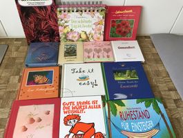 13 neuwertige kleine Bücher für die gute Laune