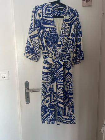 Kleid Zara blau weiss Muster mit Bindegürtel Grösse XS-S