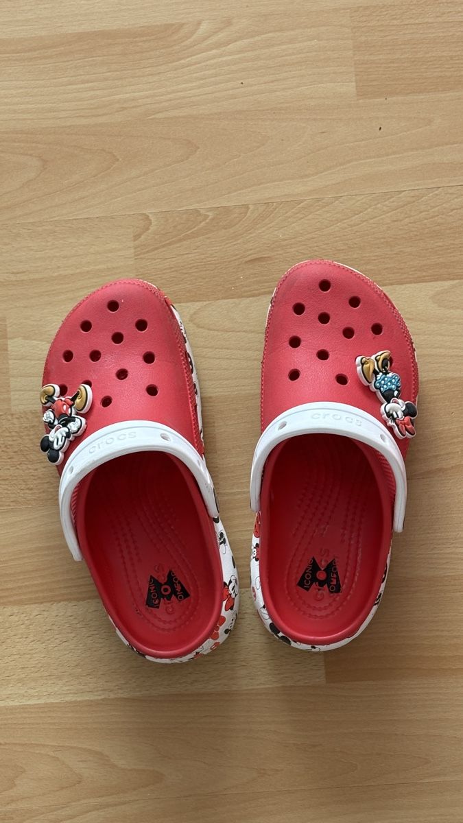 Crocs Herrenschuhe: Mickey Mouse Crocs – Gebraucht aus Weisslingen von andre.a.o